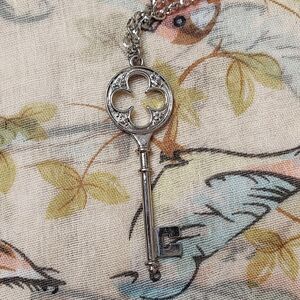 Clover Cut Out Silver Tone Rhinestone Skeleton Key To My Heart Vintage Necklace